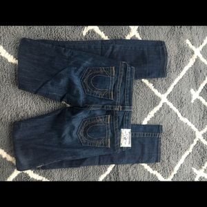 Beautiful True Religion Straight Leg Jeans - 25