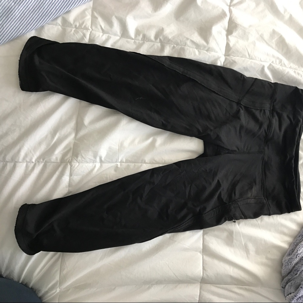 Lululemon size 2 leggings, cropped