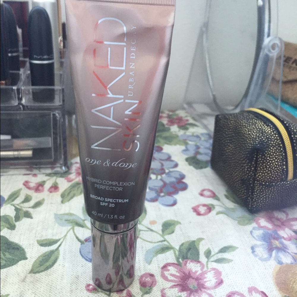 Urban Decay - One & Done in Light