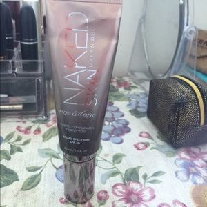 Urban Decay - One & Done in Light