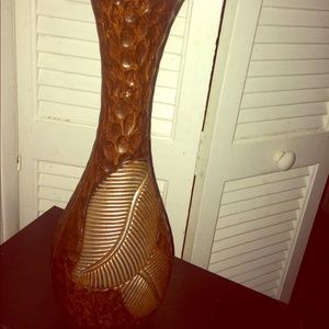 Beautiful wooden well built vase
