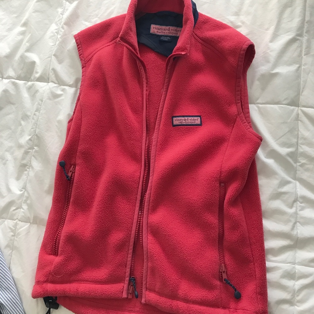 Vineyard Vines XS vest Nantucket red colored