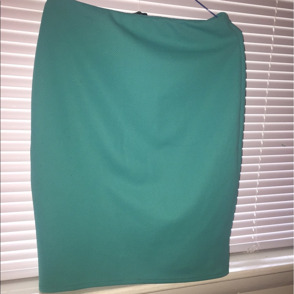 Ladies pencil stretchy skirt