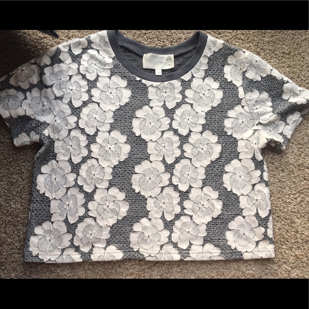 Floral top! Perfect for spring! (M)