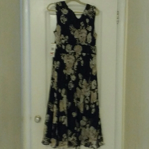 Jones New York SOLD - Picture 2 of 3