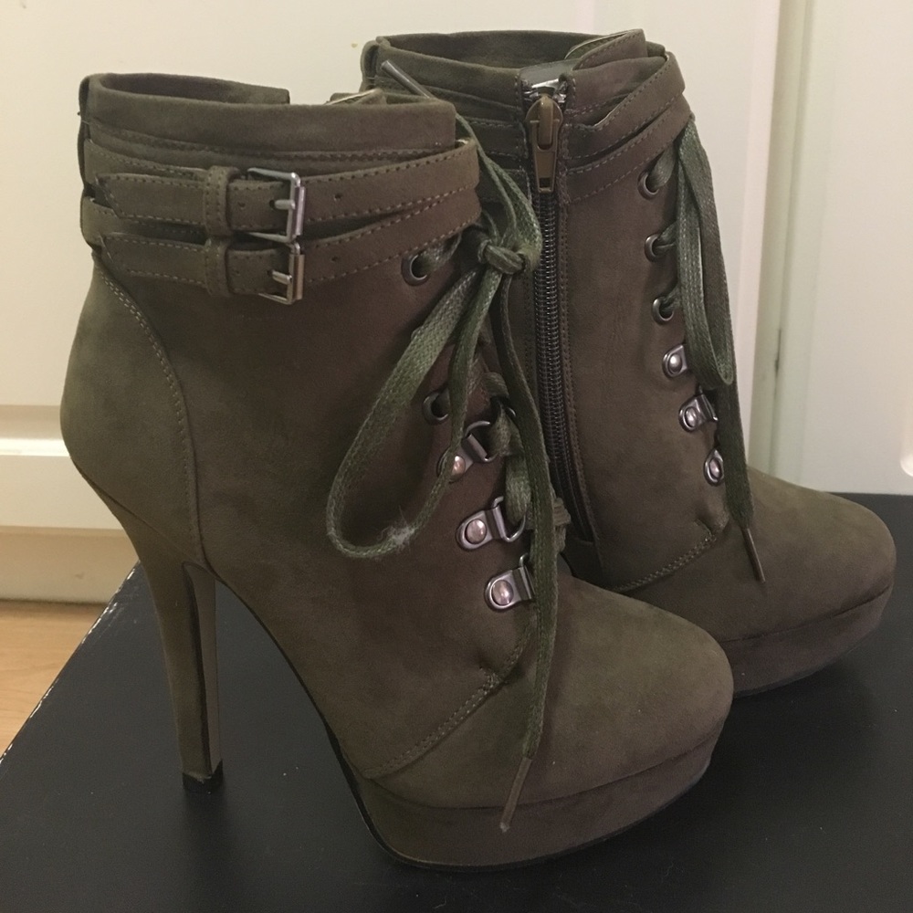 Brand new Olive booties