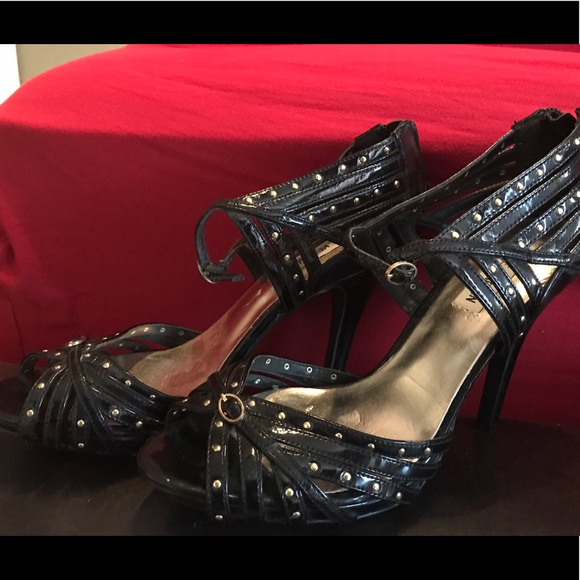 Heels - Picture 3 of 3