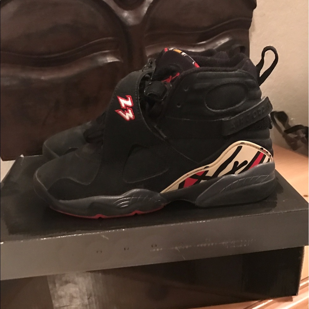 Jordan's black, red and white  colors