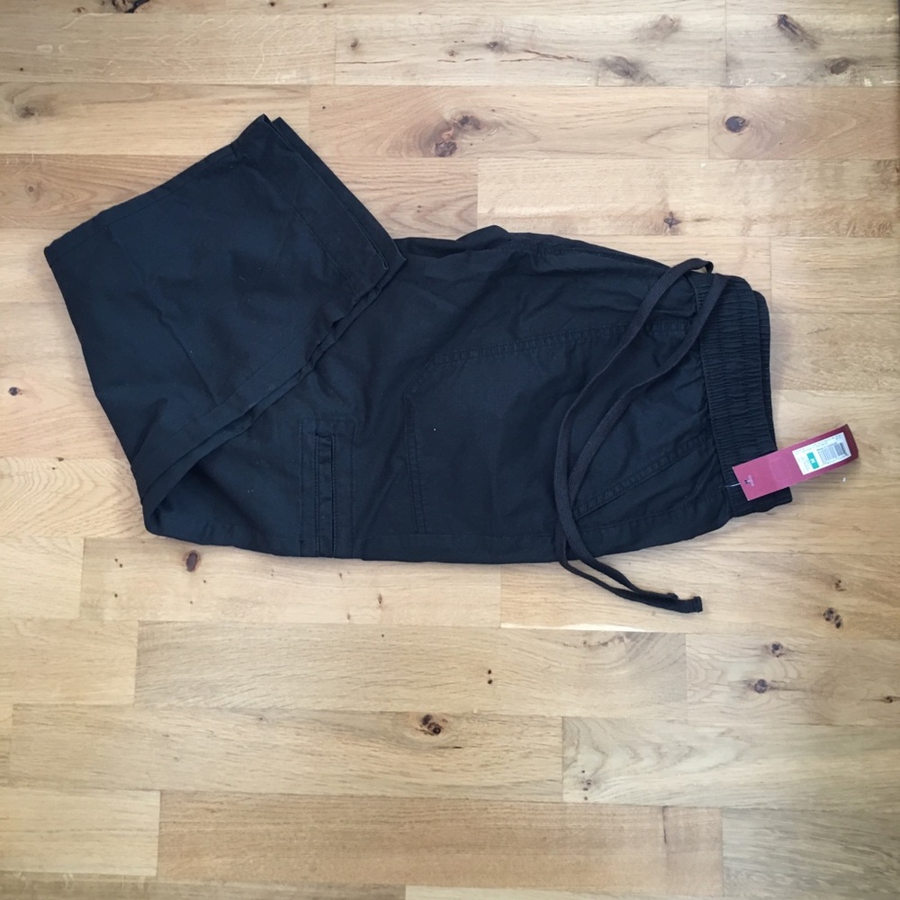 Black Capri pants NWT!!