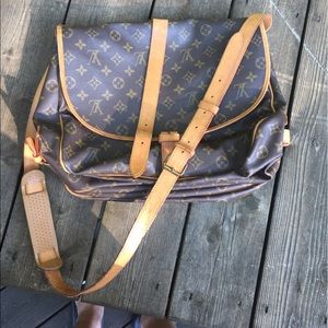 Louis Vuitton Saumur 35 100% Authentic.