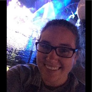 Meet your Posher, Alexis