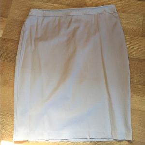 💕Forever 21💕 Classic tan pencil skirt👡