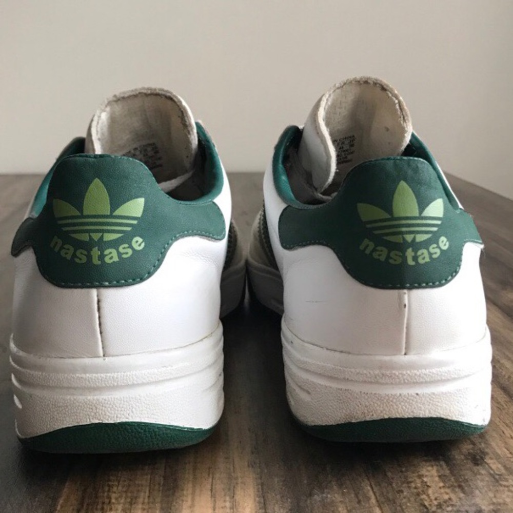 Low top Adidas sneakers. Green and white - Picture 3 of 4