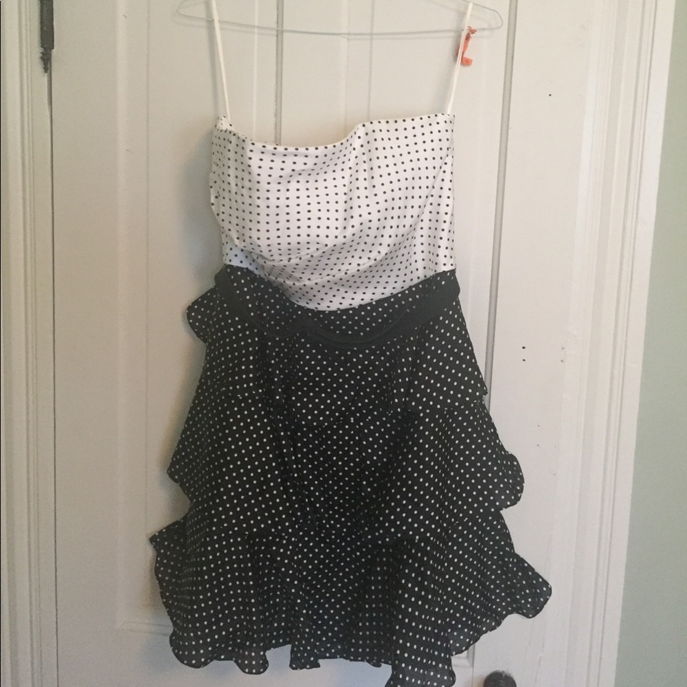 Cute classic white hose black market