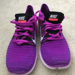 Nike free run flyknit LIKE NEW