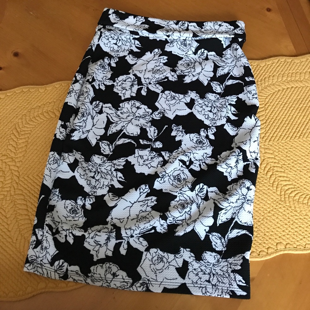 Lularoe skirt