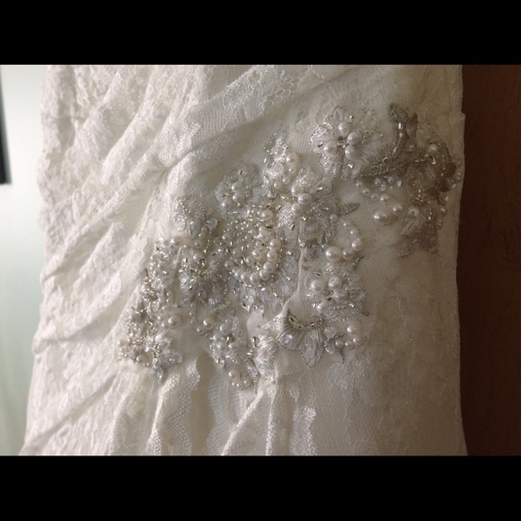 David's Bridal Size 6 wedding dress, strapless - Picture 3 of 8