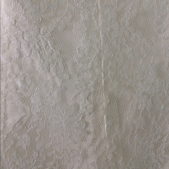 David's Bridal Size 6 wedding dress, strapless - Picture 5 of 8