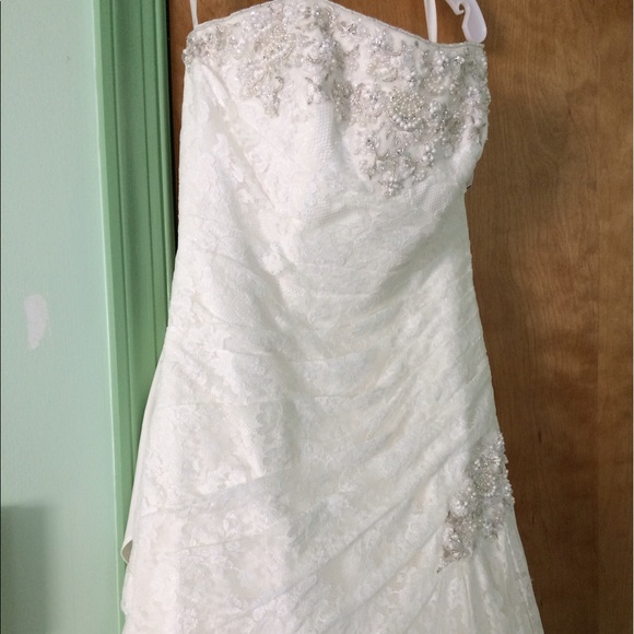 David's Bridal Size 6 wedding dress, strapless - Picture 7 of 8