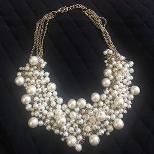 Forever 21 pearl statement necklace