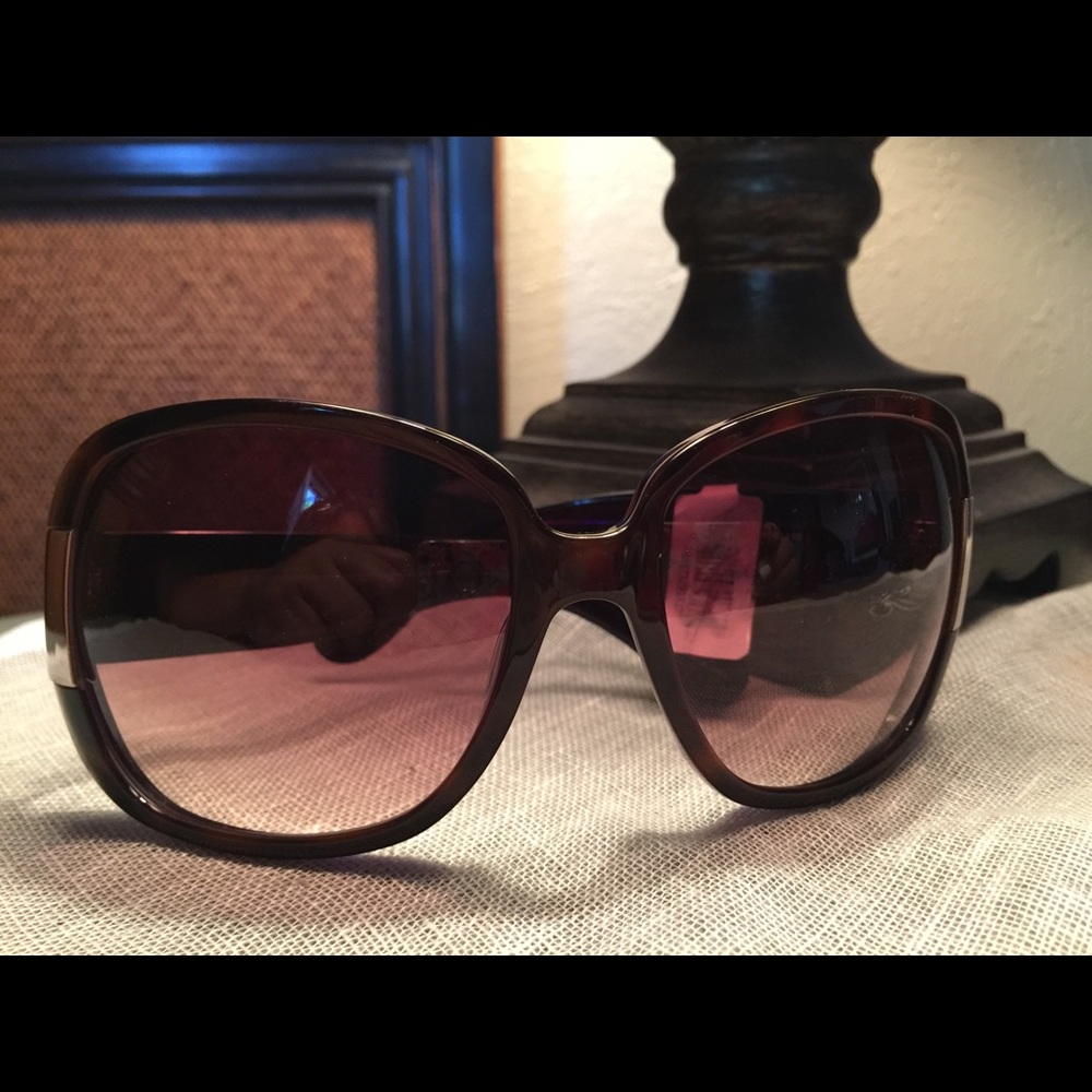 Marc Jacobs sunglasses.