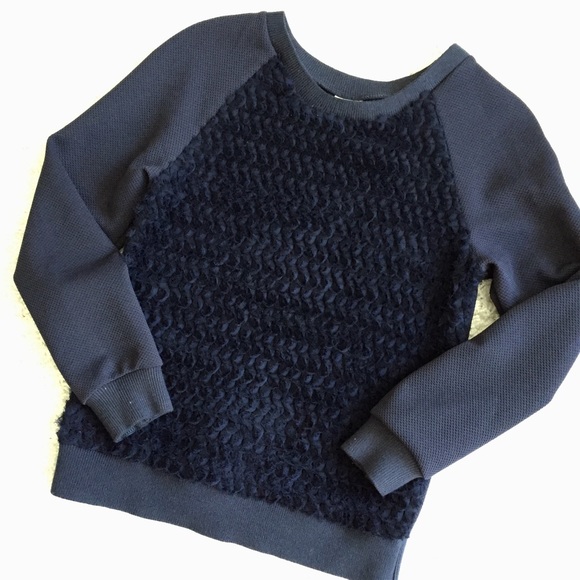 H&M navy top with texture - Picture 1 of 2