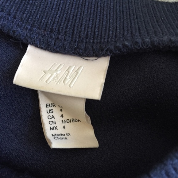 H&M navy top with texture - Picture 2 of 2