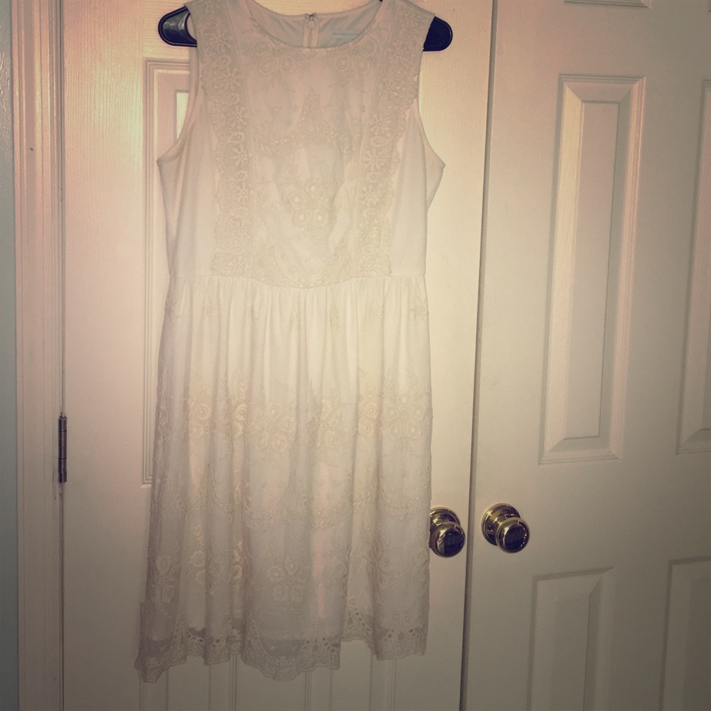White/Cream Lacey Dress