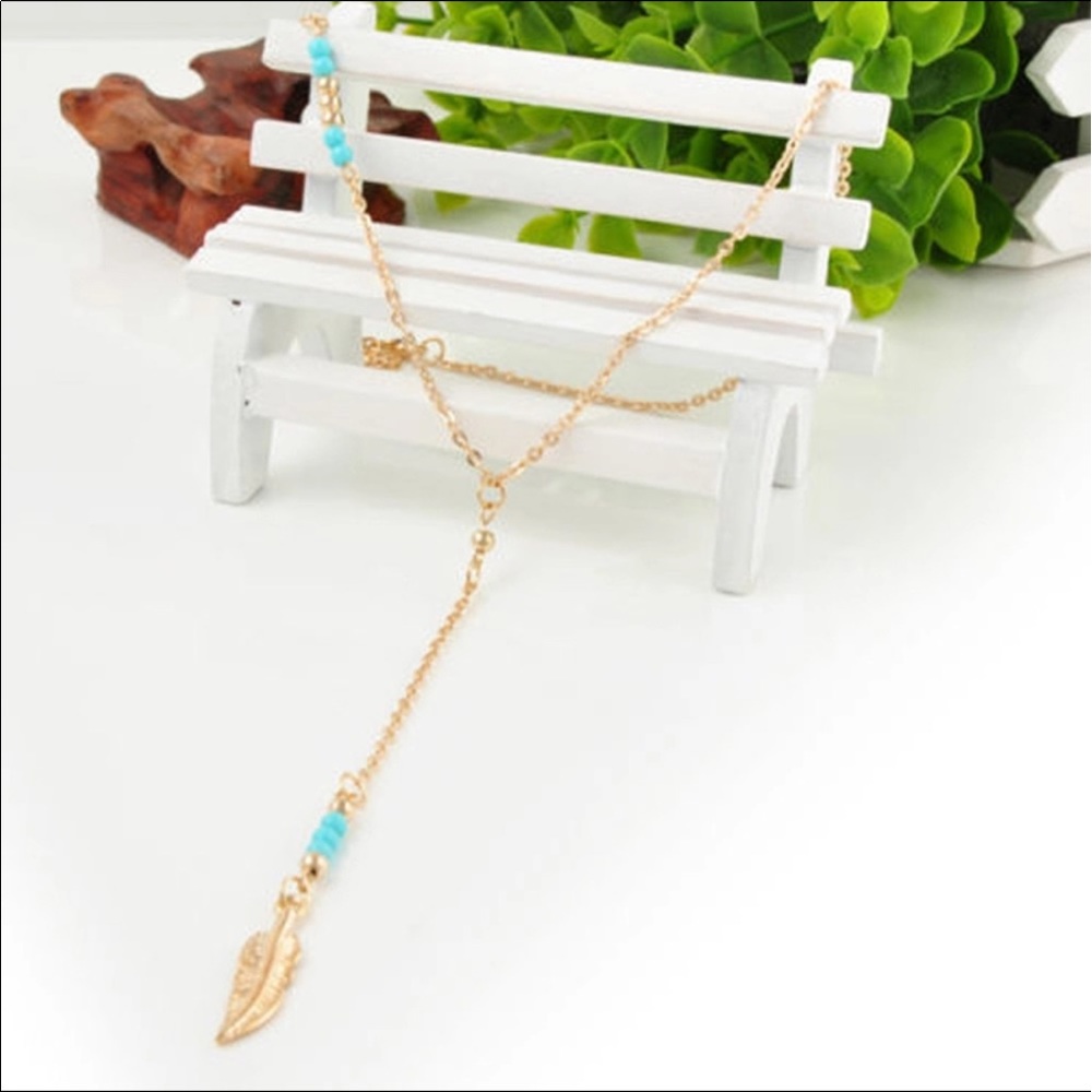 🌼 Delicate feather bead golden drop charm