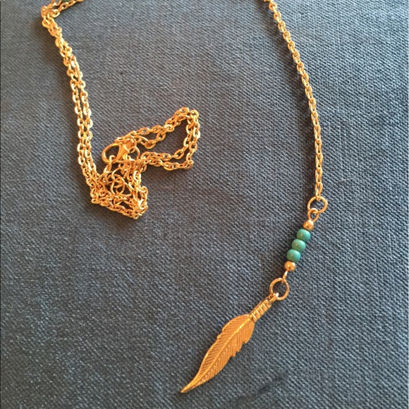 🌼 Delicate feather bead golden drop charm - Picture 5 of 6