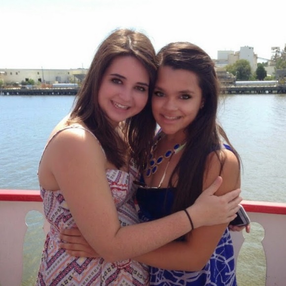 Meet your Posher, Laura - Picture 1 of 1