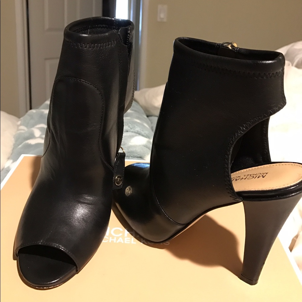 MICHAEL Michael Kors Selina leather bootie