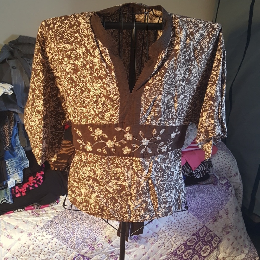 Embroidered blouse XL