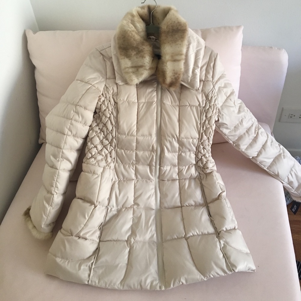 Nude Puffer coat