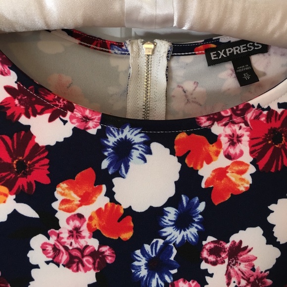 NWOT Express crop top - Picture 2 of 6