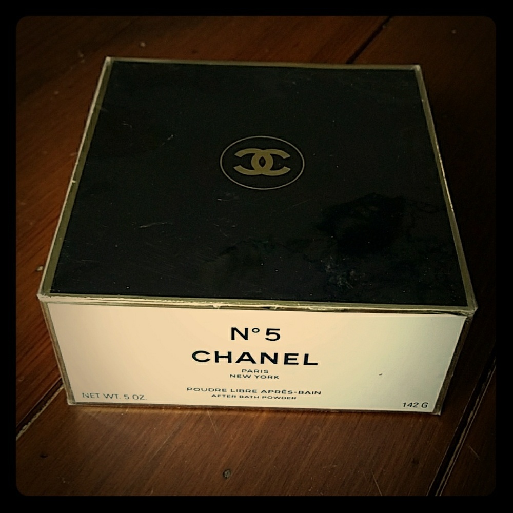 Chanel No.5 After Shower Powder