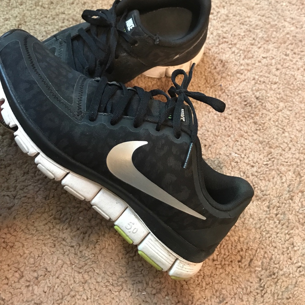 Nike free tennis shoes
