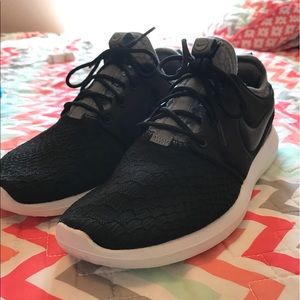 Nike Tennis Shoes