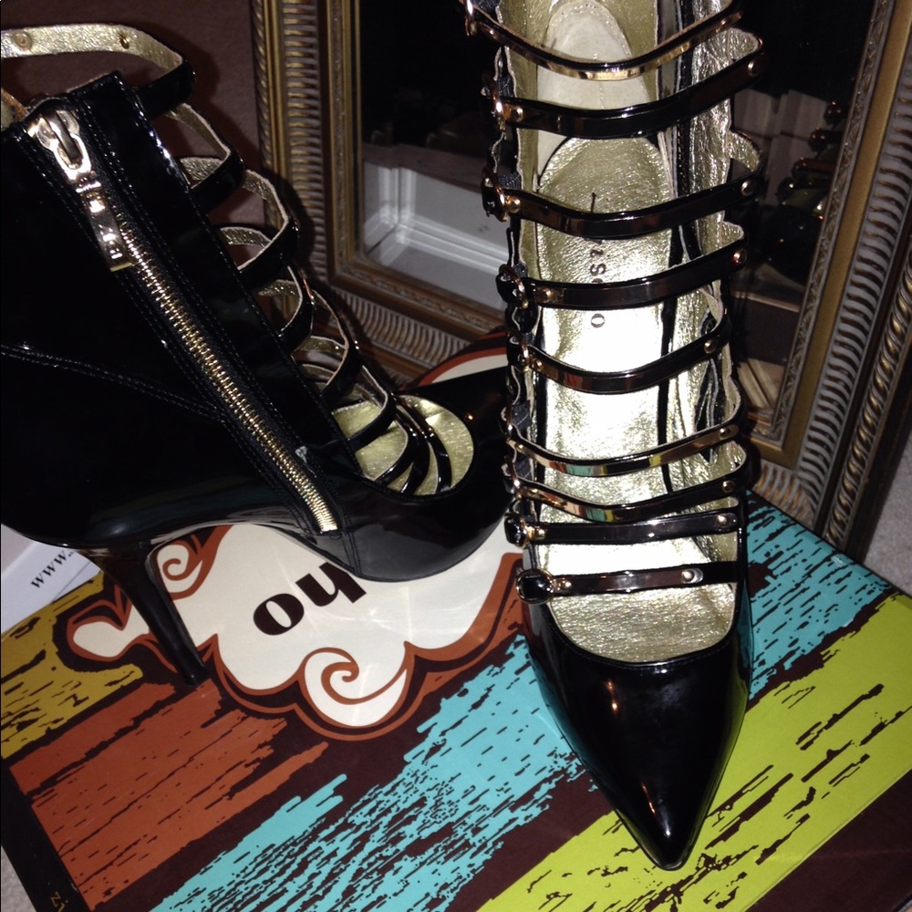 Women's Tartufo patent leather booties never worn