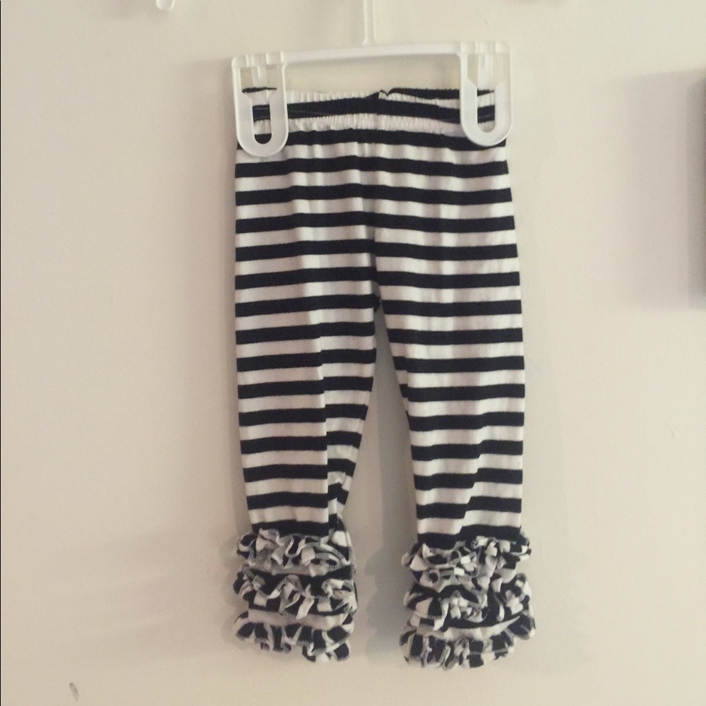 Black and white ruffle pants
