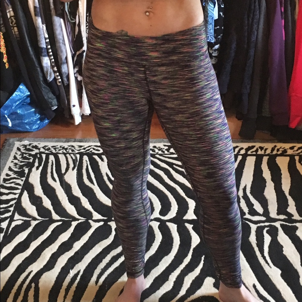 Multicolored Zella work out legging size small.