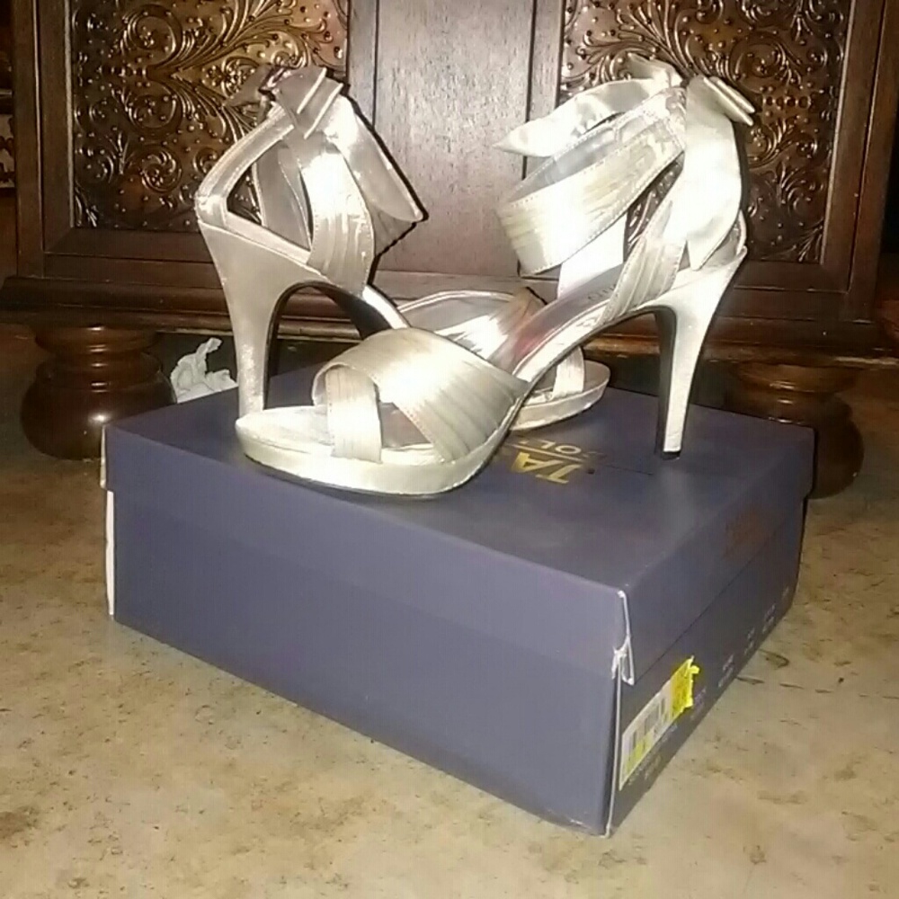 Bow tie heels #Not for sale#
