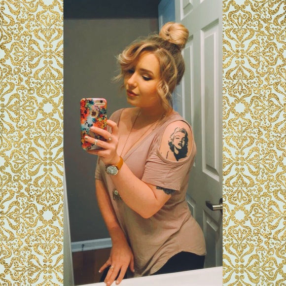 Meet your Posher, Ciara - Picture 1 of 1