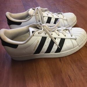 white/black adidas superstars