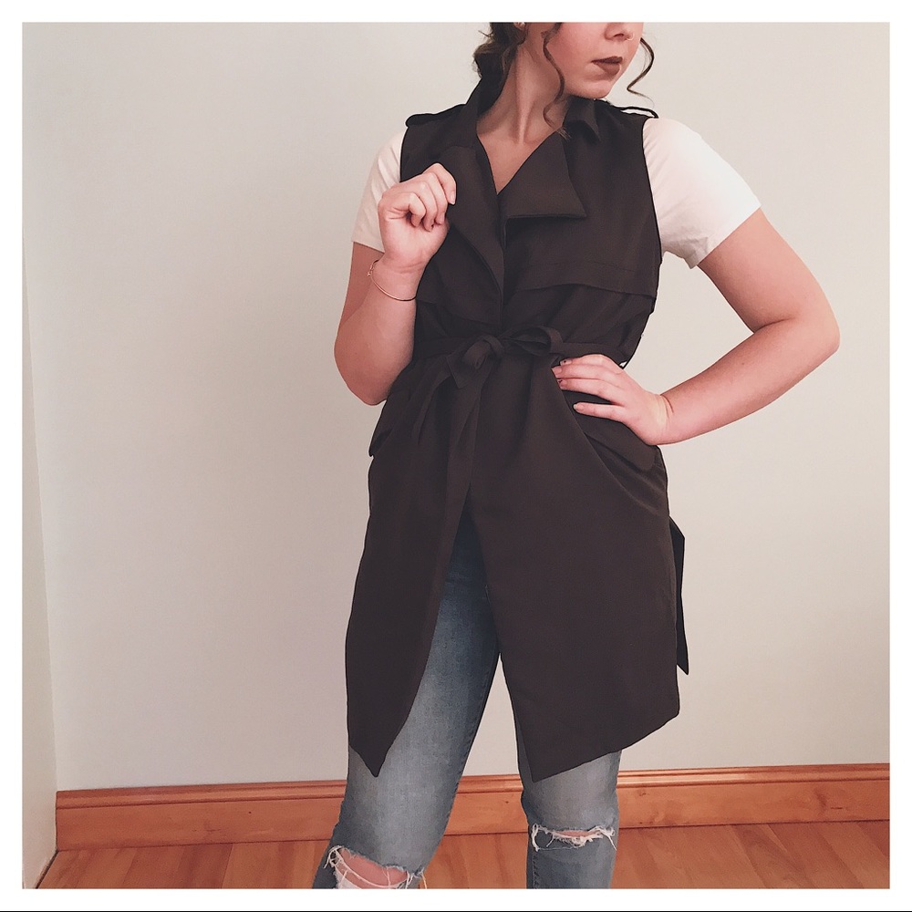 SOLD ⬇️Romeo & Juliet Couture Black Vest