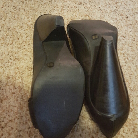 Shoes - Picture 3 of 3