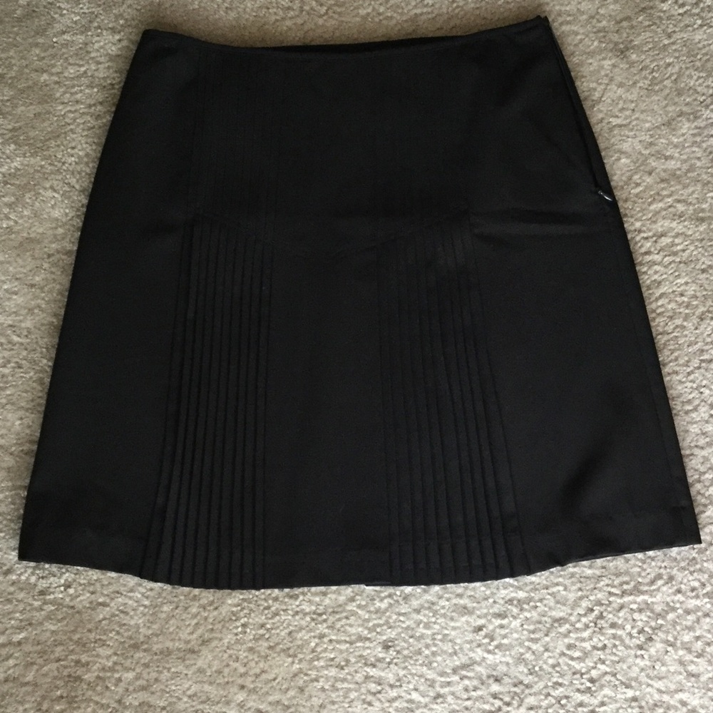 ⬇️NWOT - Stunning beautiful dress/career blk skirt