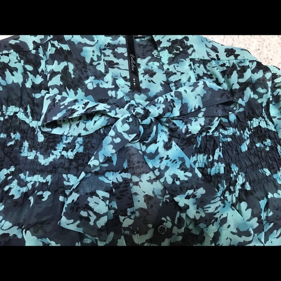 Blouse - Picture 2 of 3