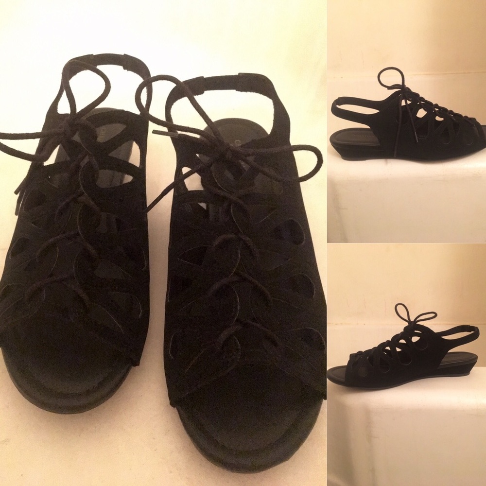 Small wedge strappy sandals