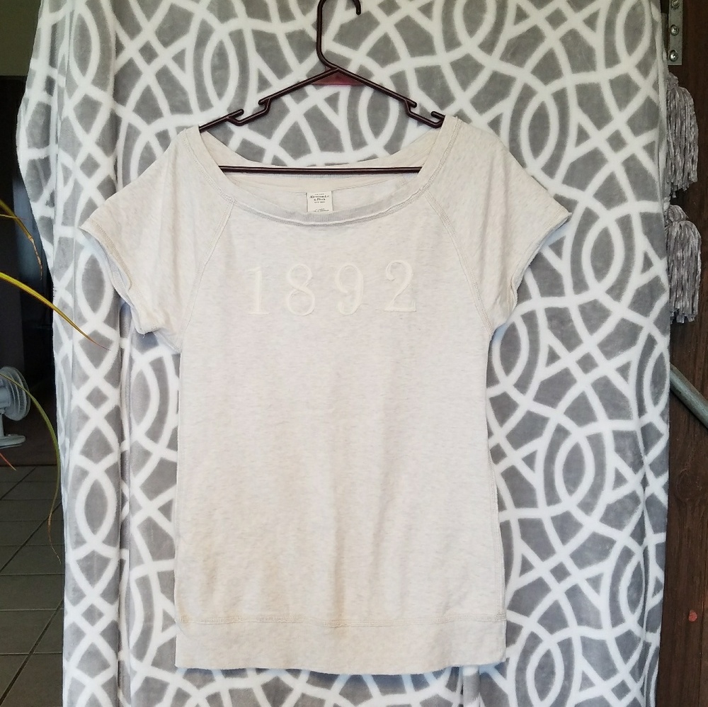 Boho Ambercombi and Fitch summer sweat shirt.